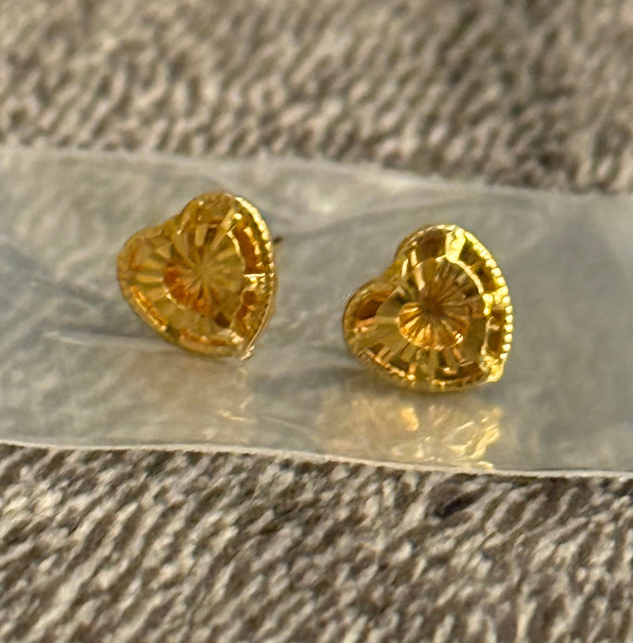 24K HEART CUT EARRINGS